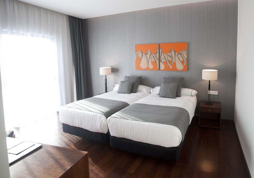 Hotel Carris Marineda โอโกรูญา ภายนอก รูปภาพ