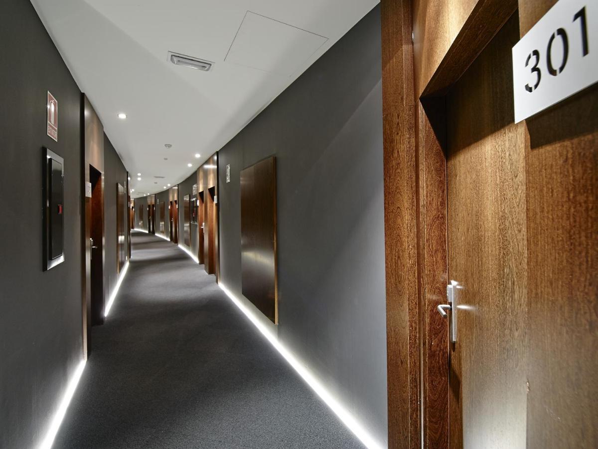 Hotel Carris Marineda โอโกรูญา ภายนอก รูปภาพ
