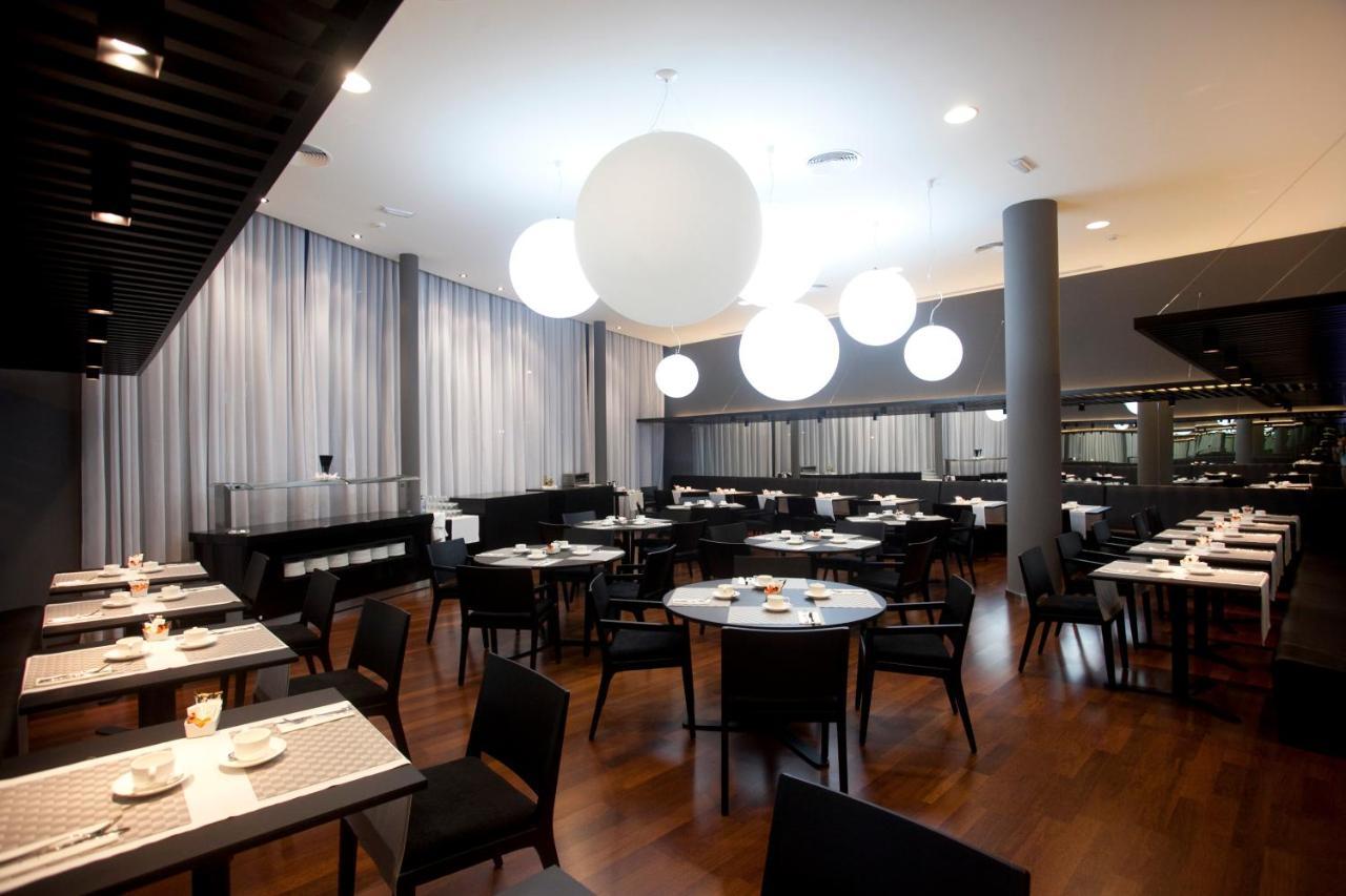 Hotel Carris Marineda โอโกรูญา ภายนอก รูปภาพ