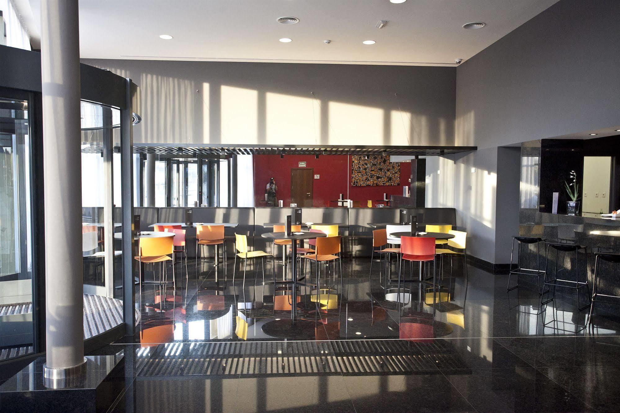 Hotel Carris Marineda โอโกรูญา ภายนอก รูปภาพ