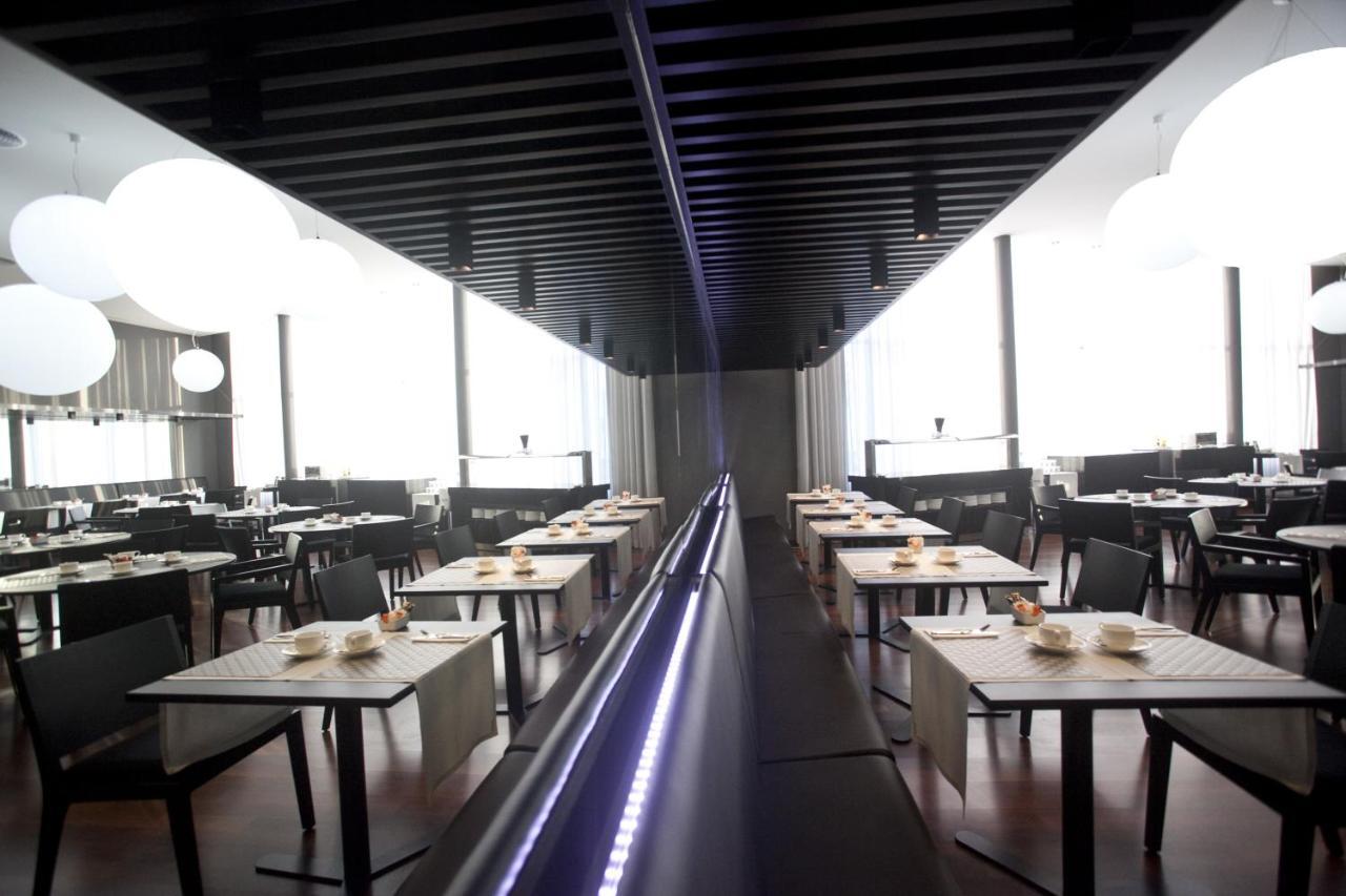 Hotel Carris Marineda โอโกรูญา ร้านอาหาร รูปภาพ