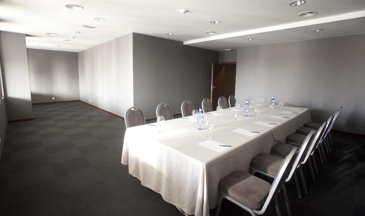 Hotel Carris Marineda โอโกรูญา ภายนอก รูปภาพ